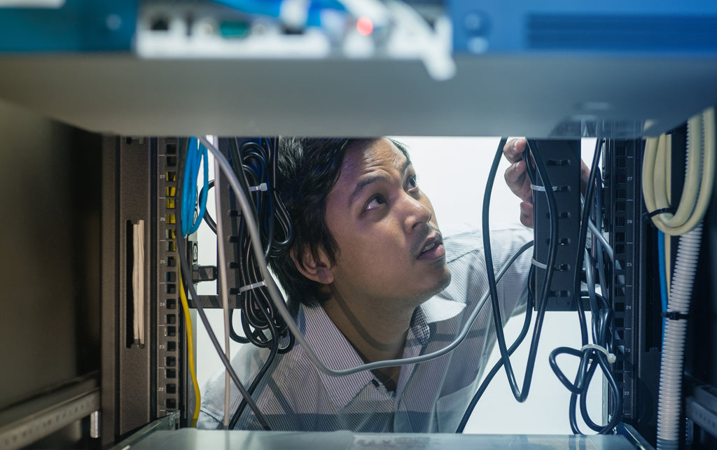 How Push-to-Talk Enhances Communication for Field Service Teams
